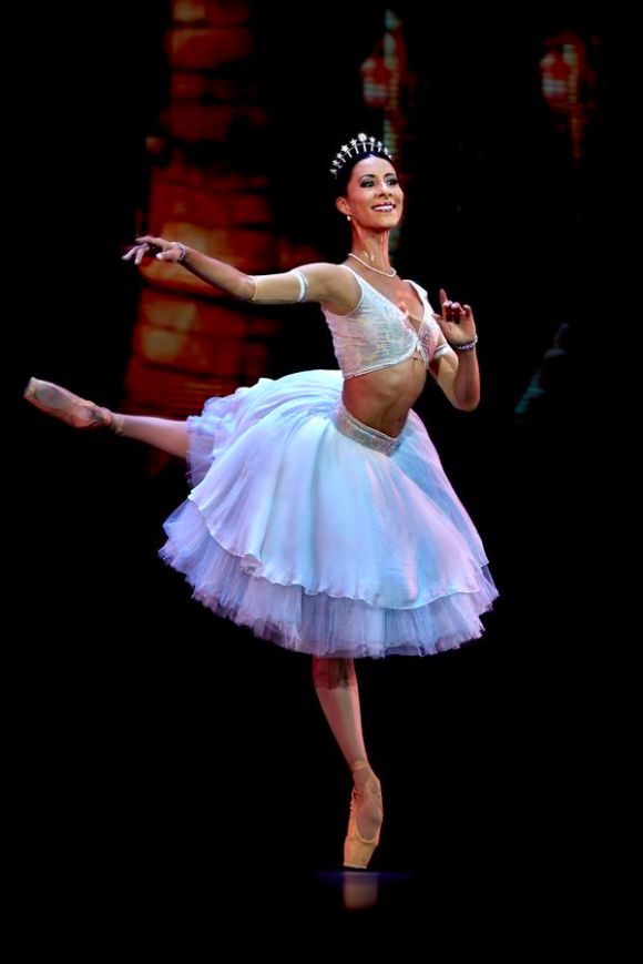 Elisa dancing "La Péri" in the Ballet Gala in Kremlin, Russia © Svetlana Postoenko.